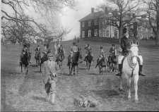 The Hunt sets off with Newlands in the background