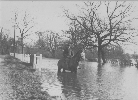 Ted Cordery on the Reading Road near the 'Magpie and Parrot' PH