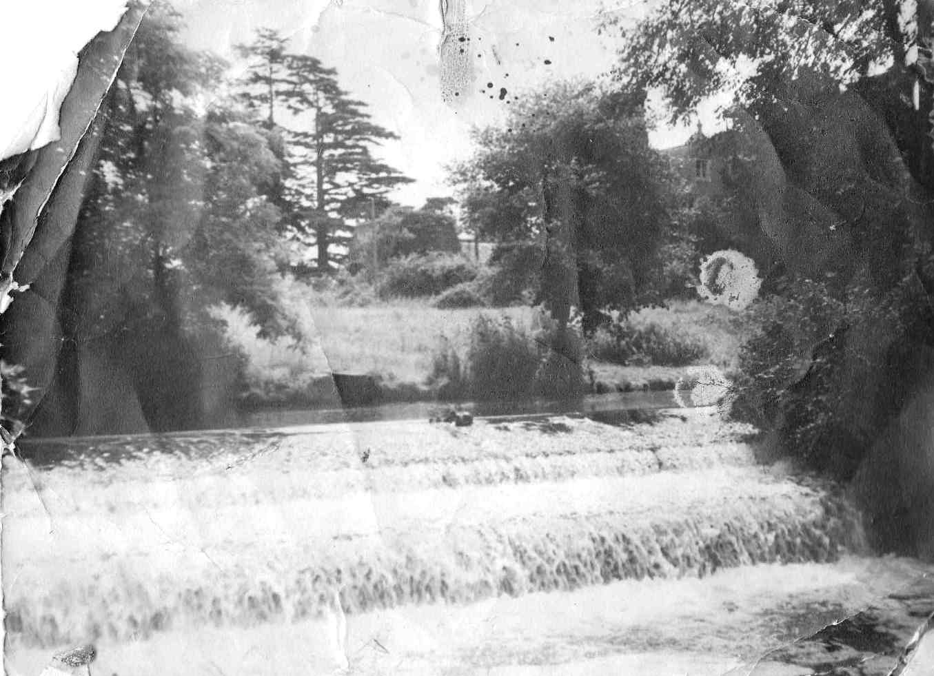 The weir on the River Loddon, behind Arborfield Hall